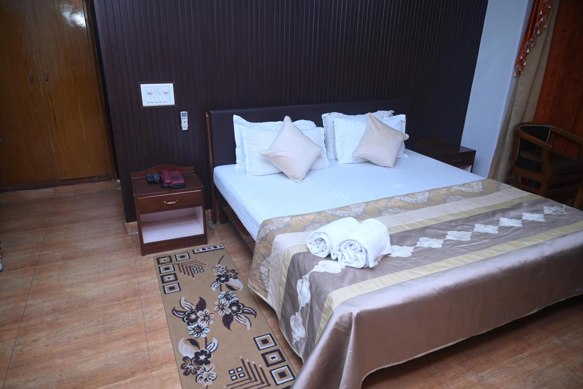 Hotel Surya Plaza Kotdwara Экстерьер фото