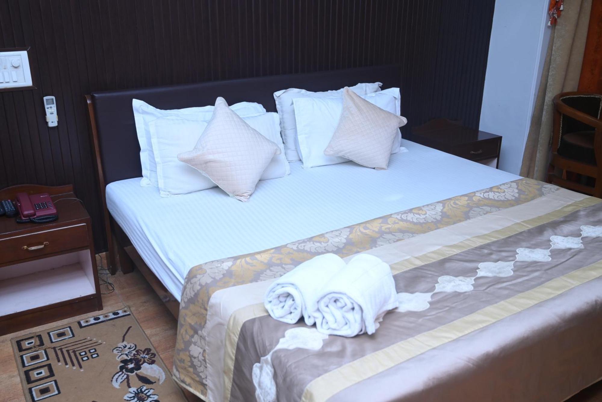 Hotel Surya Plaza Kotdwara Экстерьер фото
