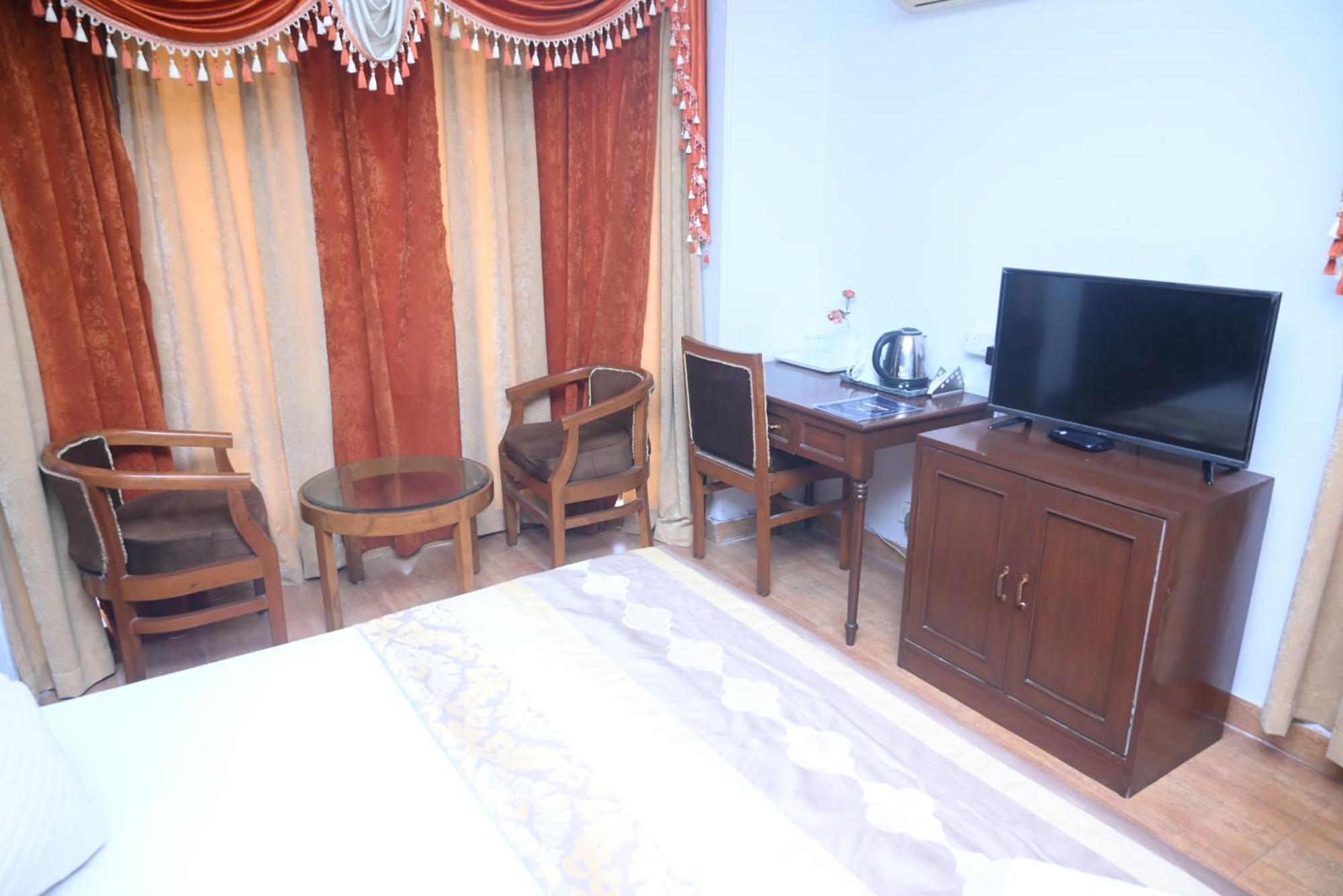 Hotel Surya Plaza Kotdwara Экстерьер фото