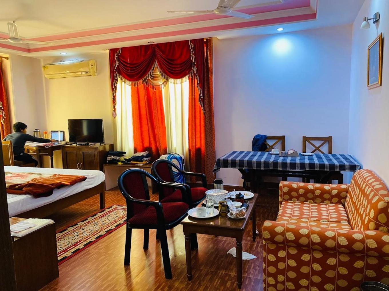 Hotel Surya Plaza Kotdwara Экстерьер фото
